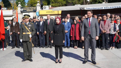 29 Ekim Cumhuriyet Bayramı ve Cumhuriyet’imizin ilanının 101. yıl dönümü kutlamaları münasebetiyle Atatürk Anıtı’na çelenk sunma törenini gerçekleşti.