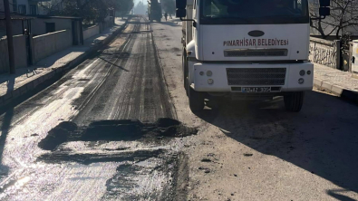 8 Kasım Caddesi  Hemşehrilerimizin yaşam kalitesini yükseltmek, cadde ve sokaklarımızın çehresini güzelleştirmek için çalışıyoruz.  Sıcak asfalt öncesi zemin hazırlığı çalışmamız devam ediyor.