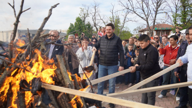 Baharın umudu ve heyecanıyla Hıdırellez geleneğimizi hep birlikte yaşatmak için Pınarhisar'lı hemşehrilerimiz ile Festival Alanında düzenlediğimiz Hıdırellez Şenliğimizde buluştuk