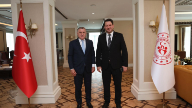 Başkan Talay Gençlik ve Spor Bakanımız Sayın Osman Aşkın Bak’ı Kırklareli Belediye Başkan Yardımcımız Burak Süzülmüş ile birlikte ziyarette bulundu.