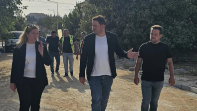 Beylik Mahallesi 504. Sokak’ta devam eden kilit taşı üstyapı çalışmalarını yerinde inceledik.