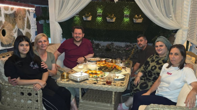 Bu akşam 19 Evler’de Debre ve Aptırnak ailelerinin misafiri olduk.