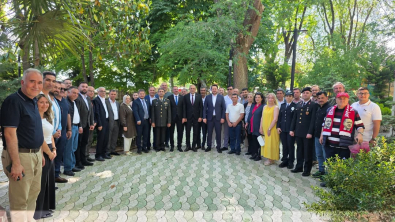 Kurban Bayramı dolayısıyla ilçemiz Ali Özer Parkı’nda düzenlenen bayramlaşma programına katılım sağladık.