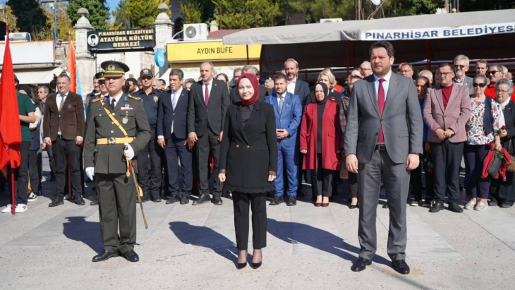 29 Ekim Cumhuriyet Bayramı ve Cumhuriyet’imizin ilanının 101. yıl dönümü kutlamaları münasebetiyle Atatürk Anıtı’na çelenk sunma törenini gerçekleşti.