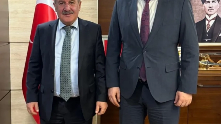 Kredi ve Yurtlar Kurumu Genel Müdürümüz Sayın Recep Ali Er’i makamında ziyaret ettik.