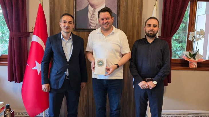Mevlid-i Nebi Haftası dolayısıyla İlçe Müftümüz Mehmet Melik Özkan ve İlçe Vaizimiz Abdülkadir Aksu bizlere ziyarette bulundular.